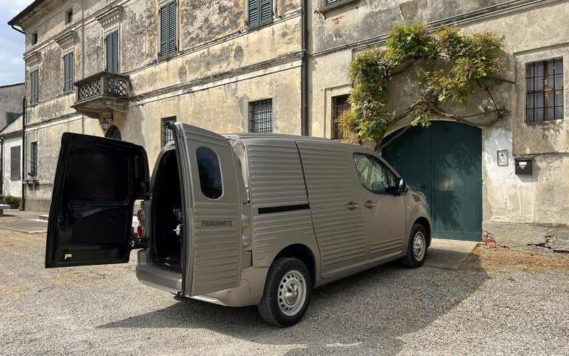 Véhicule utilitaire AUTO47